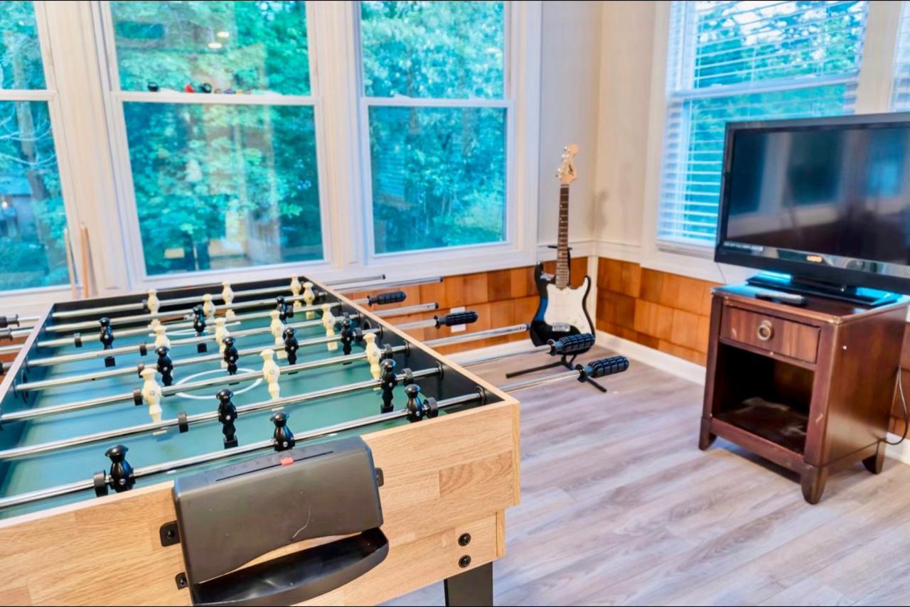King Bed, Home Theater, Pool Table, Game Room, Fireplace Шарлът Екстериор снимка